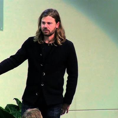 Keren... Sang CEO yang Berani Potong Gajinya Sendiri untuk Karyawan